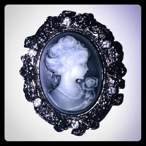 Stunning brooch (like Britney’s!)